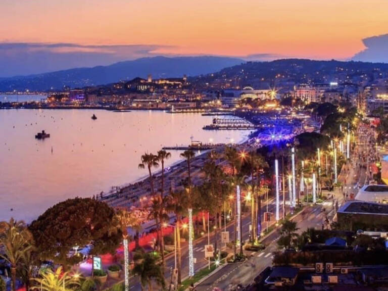 CANNES CENTRE CROISETTE IMMEUBLE DE RAPPORT 412 M2 VUE MER — photo 1