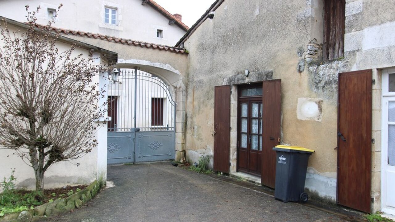 maison 8 pièces 205 m2 à vendre à Savigné (86400)