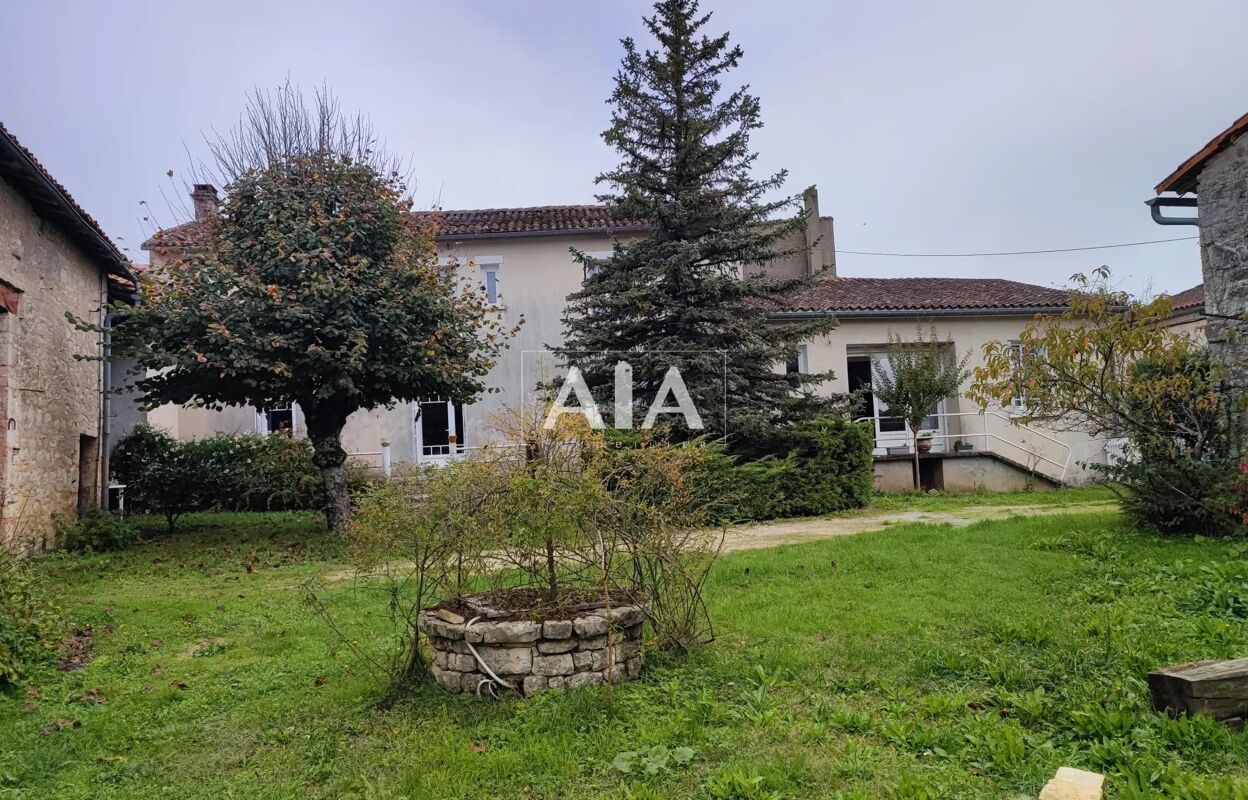 maison 8 pièces 215 m2 à vendre à Aunac (16460)