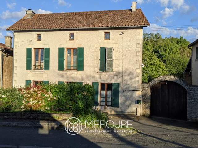 MAISON DE VILLAGE AVEC PISCINE — photo du bien