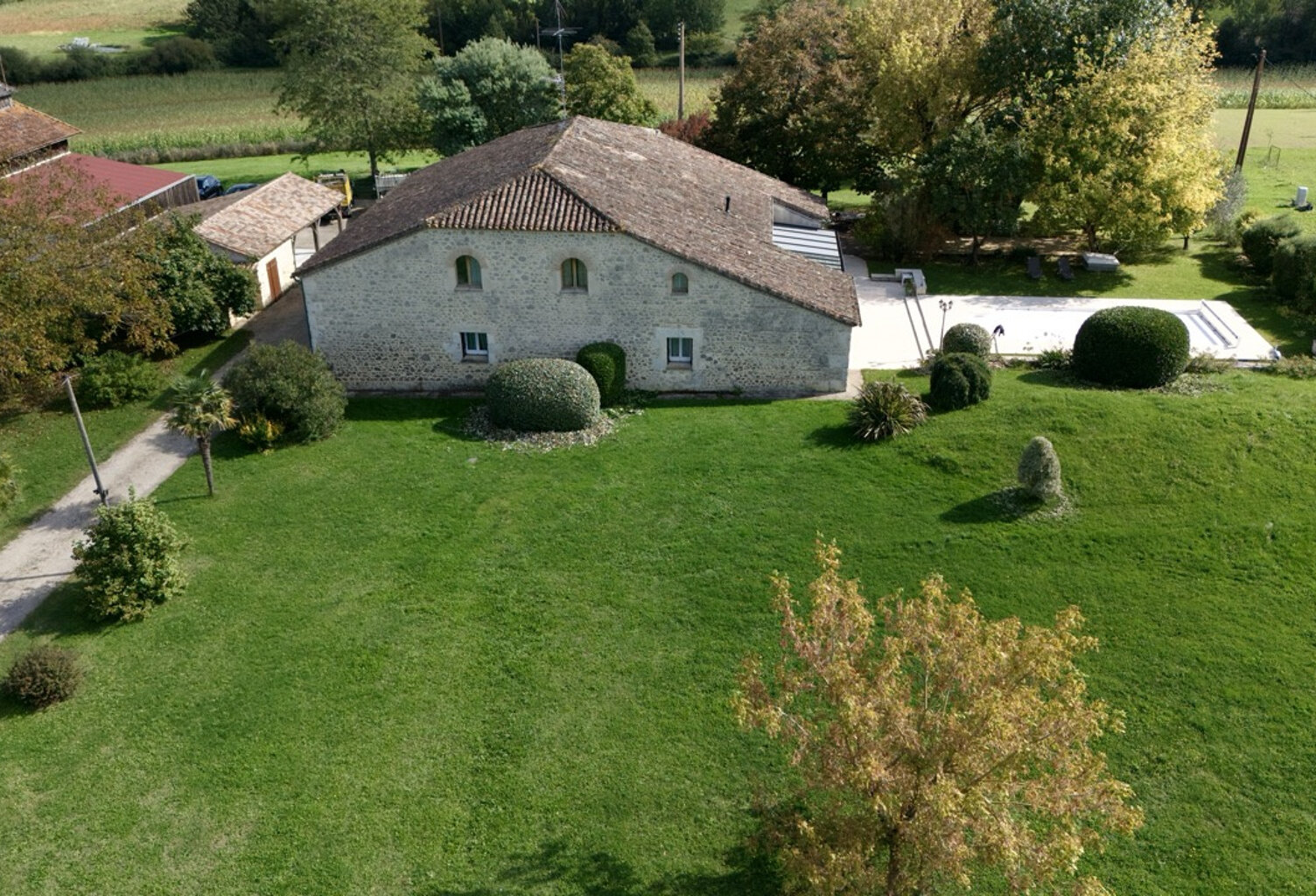 Maison en pierre rénovée 240 m2 avec piscine, par arboré et — photo 1