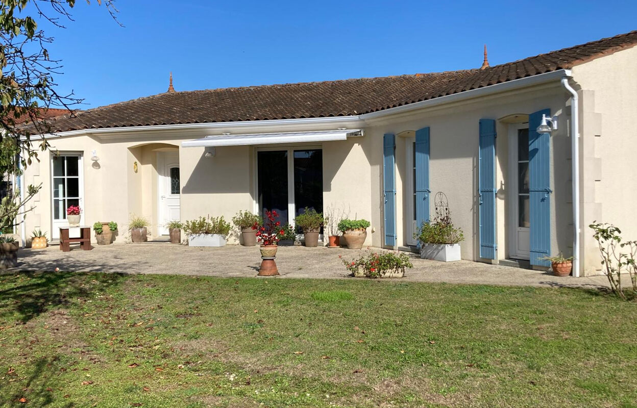 maison 5 pièces 142 m2 à vendre à Saintes (17100)