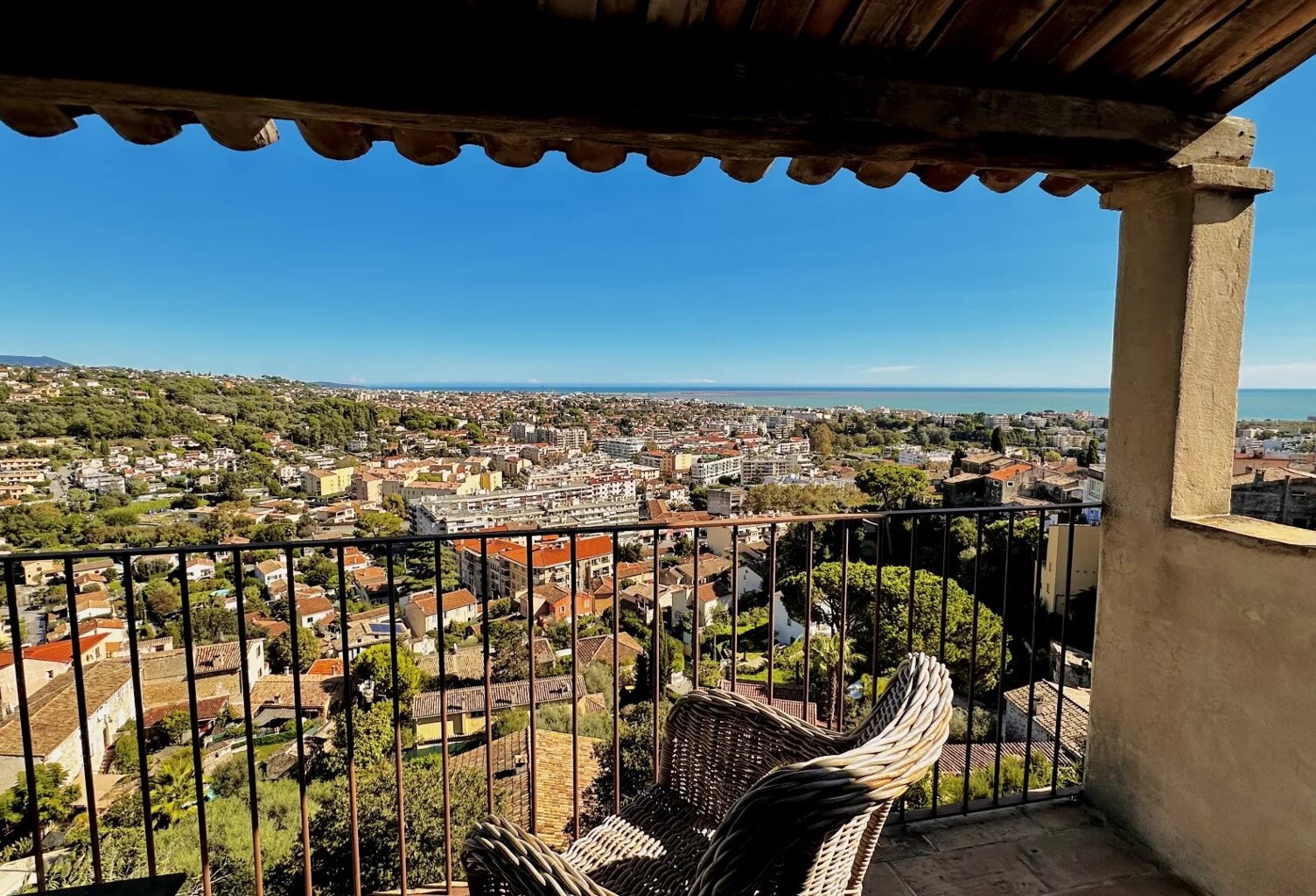HAUT DE CAGNES, superbe maison avec terrasse — photo 1