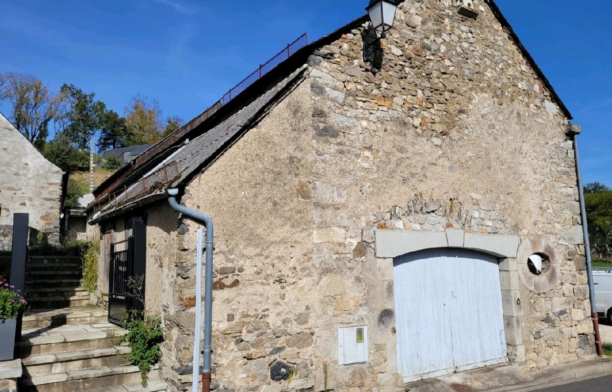 maison 2 pièces 220 m2 à vendre à Saint-Étienne-de-Chomeil (15400)