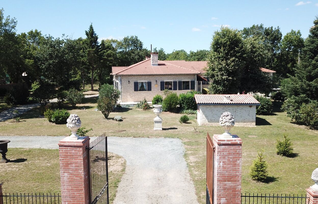 maison 9 pièces 350 m2 à louer à Cordes-sur-Ciel (81170)