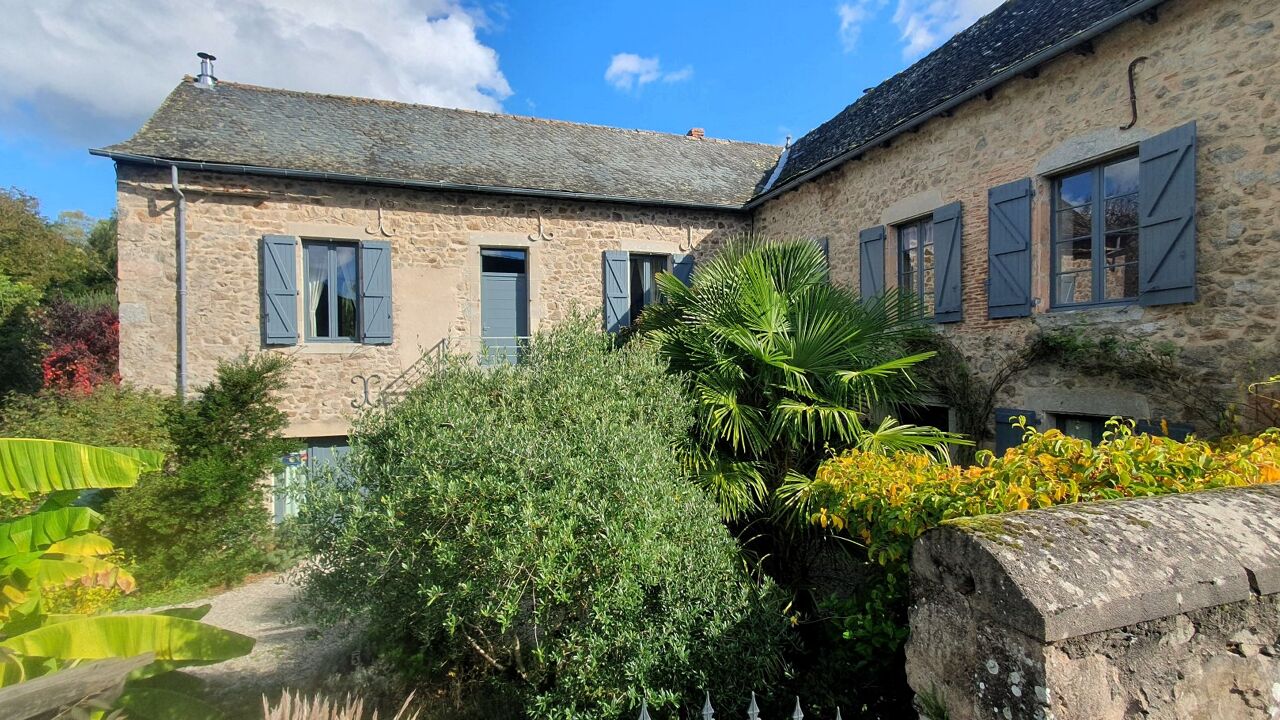 maison 12 pièces 300 m2 à vendre à Le Bas Ségala (12200)