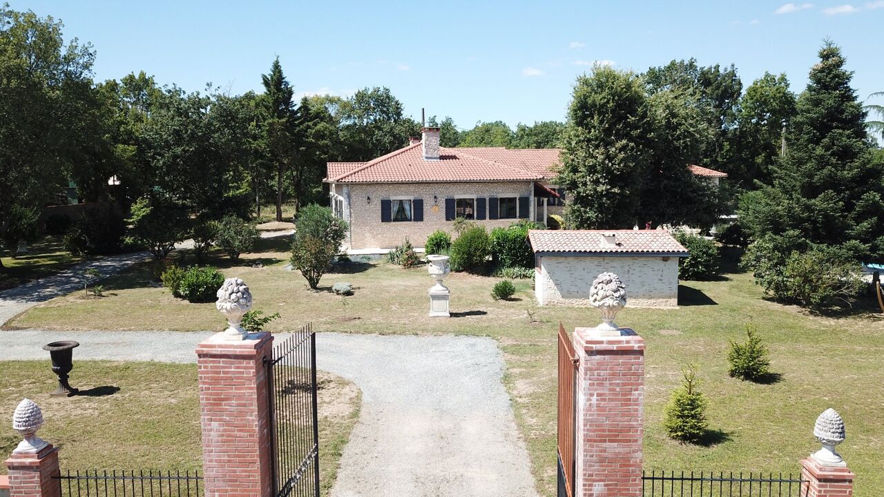 maison 9 pièces 350 m2 à louer à Cordes-sur-Ciel (81170)