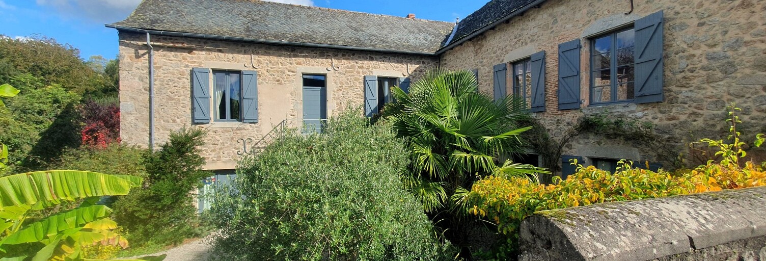 Maison 12 Pièces 300 m² à vendre à Le Bas Ségala (12200)