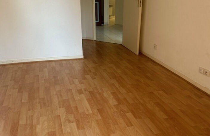 À Nice, grand appartement en vente avec L'IMMOBILIERE LO PRESTI — photo 5