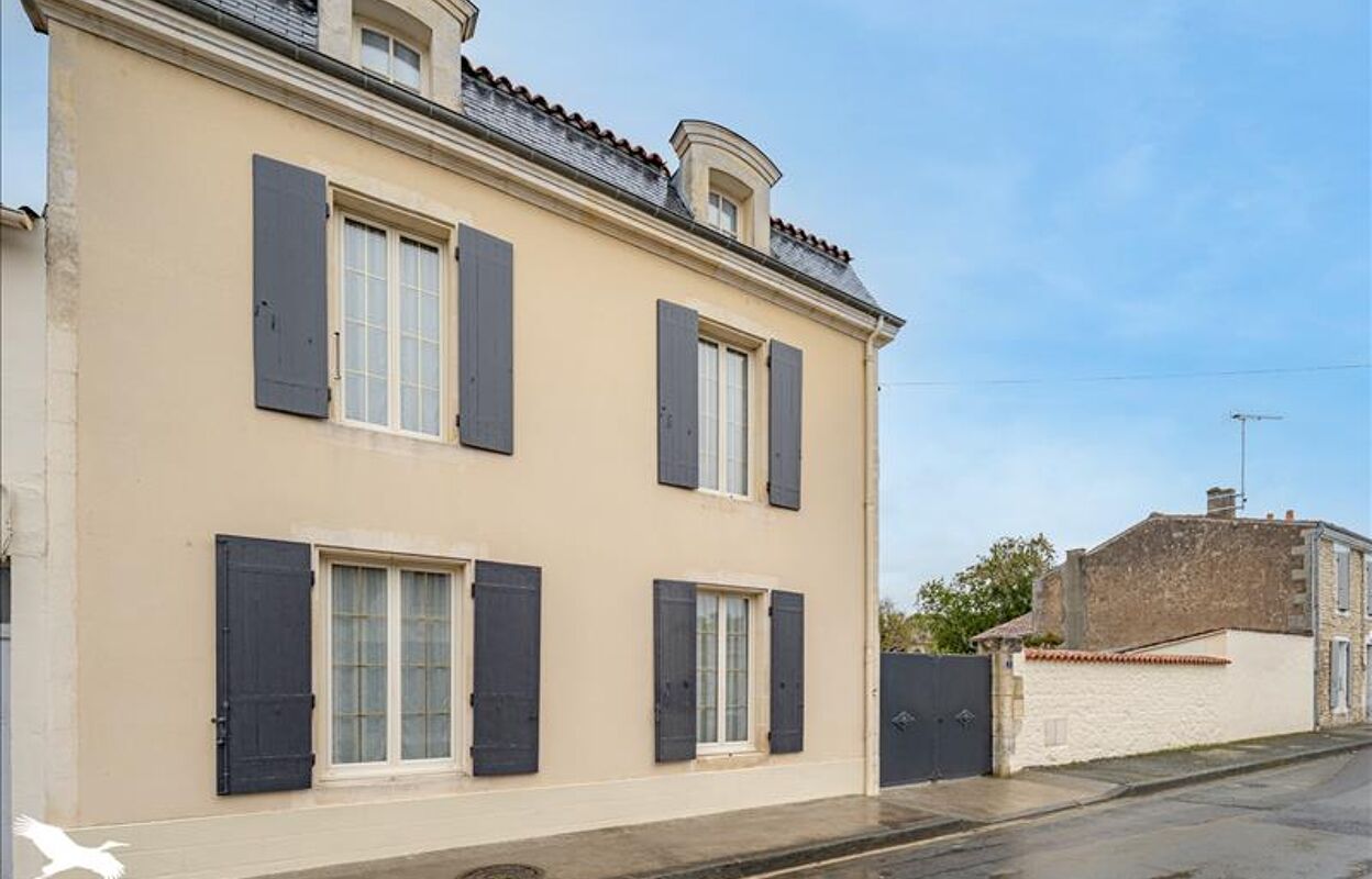 maison 7 pièces 139 m2 à vendre à Saint-Jean-d'Angély (17400)