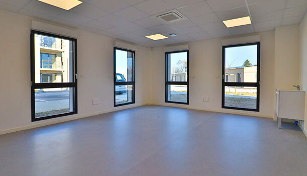 Local commercial 1 pièces  à louer Fagnières 51510