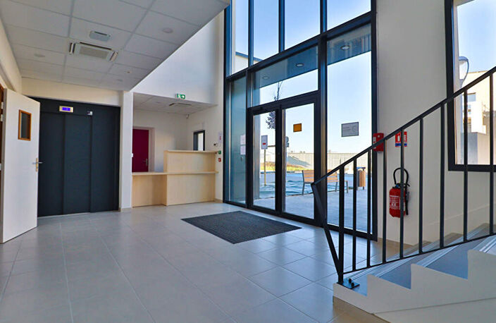 LOCATION LOCAL PROFESSIONNEL FAGNIERES G838 — photo 4