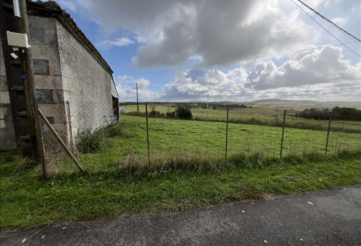 Maison en pierre de 2 pièces principales — photo 1