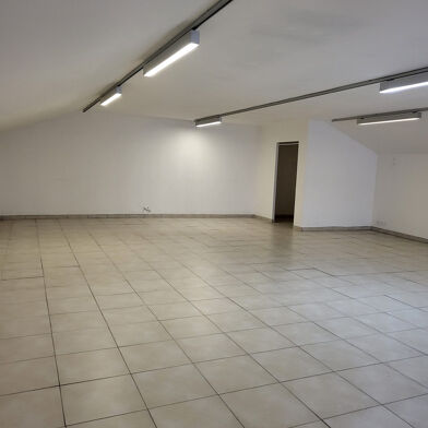 Local industriel 250 m²