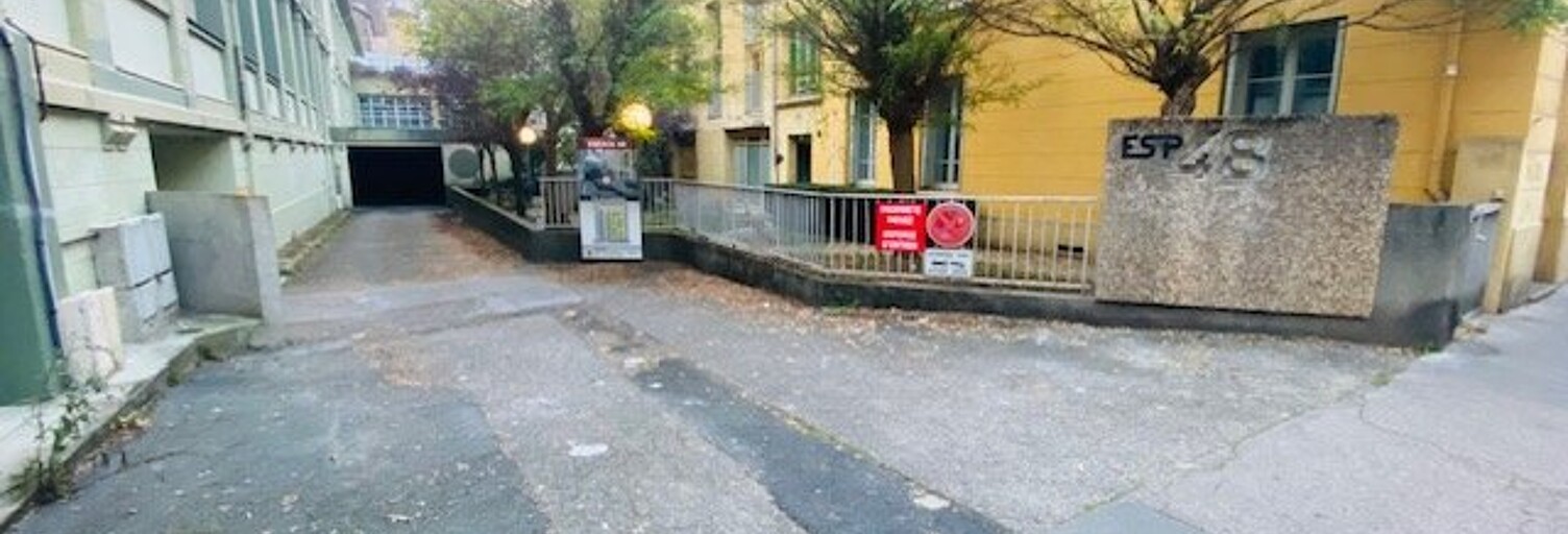 Garage   m² à louer à Saint-Étienne (42000)