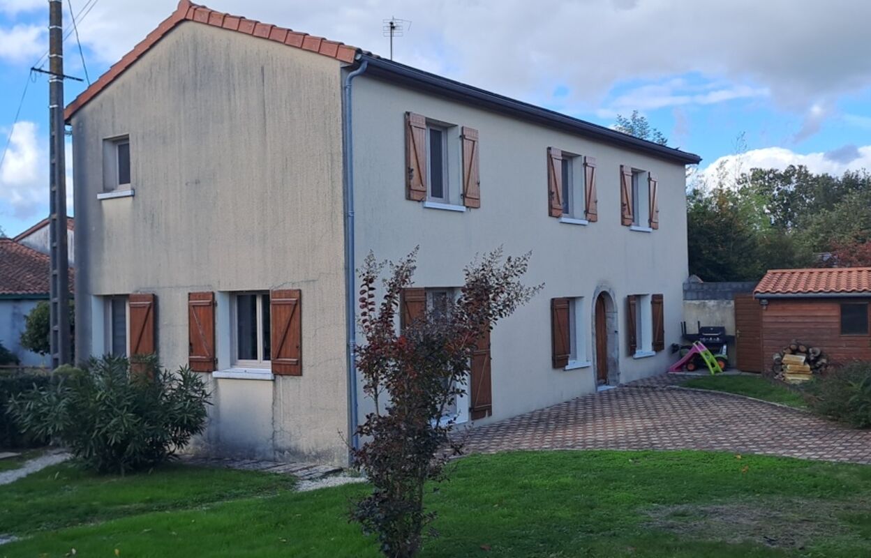 maison 4 pièces 130 m2 à vendre à Saint-Germain-de-Longue-Chaume (79200)