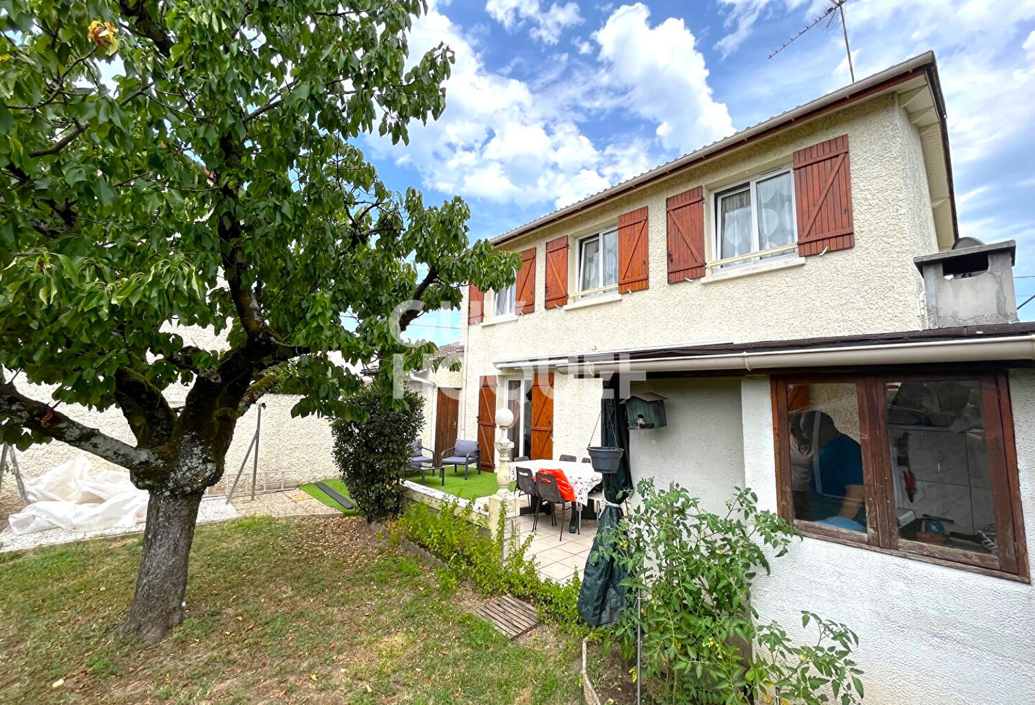 Maison d'habitation avec 4 chambres et jardin TIgnieu village — photo 1