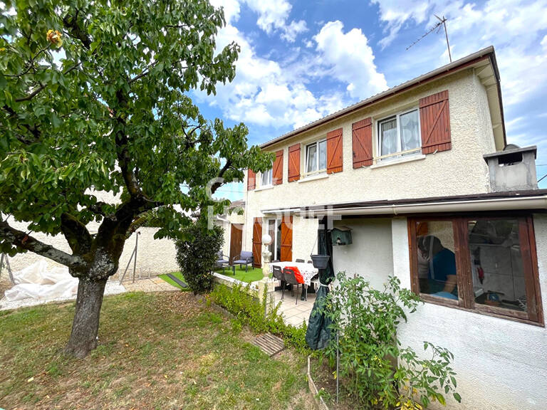 Maison d'habitation avec 4 chambres et jardin TIgnieu village — photo 1