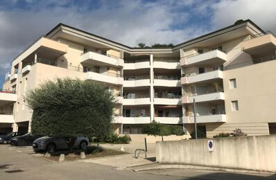 location appartement 902 € CC /mois à proximité de Châteauneuf-le-Rouge (13790)