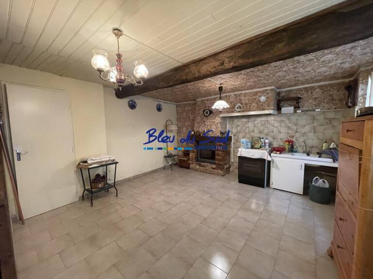 MAISON DE VILLAGE AVEC BEAUCOUP DE POTENTIEL — photo 1