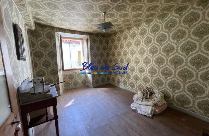 MAISON DE VILLAGE AVEC BEAUCOUP DE POTENTIEL — photo 4