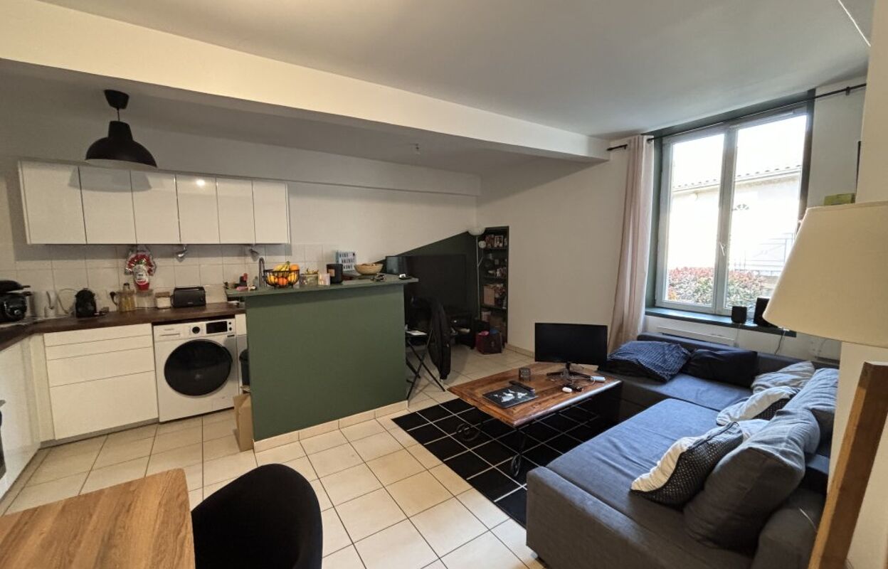 appartement 3 pièces 56 m2 à louer à Fontaines-Saint-Martin (69270)