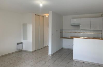 location appartement 595 € CC /mois à proximité de Poulx (30320)