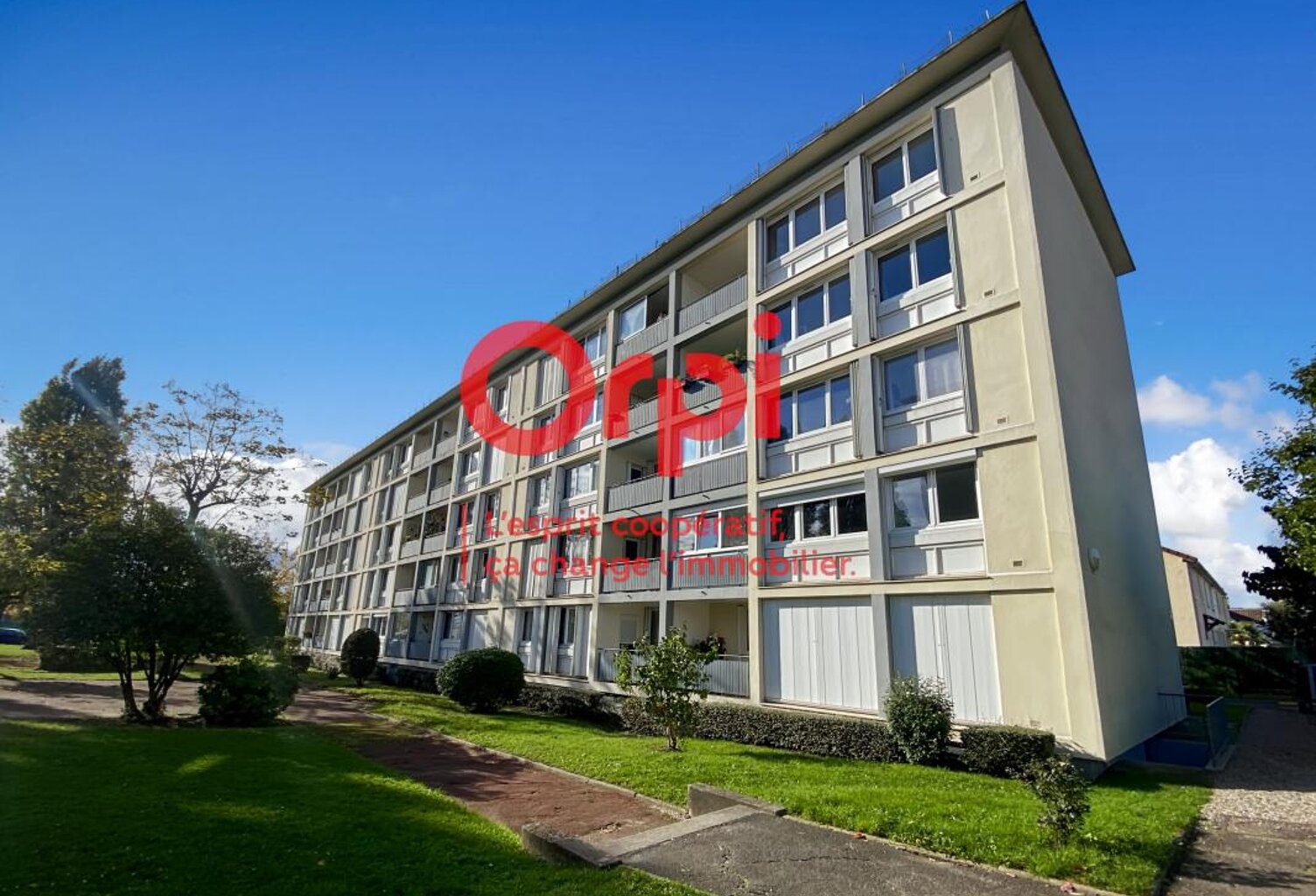 Appartement F4 SAINT GRATIEN — photo 1