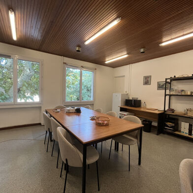 Bureau 3 pièces 2200 €
