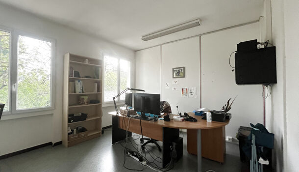 Bureau 3 pièces  à louer Aubagne 13400