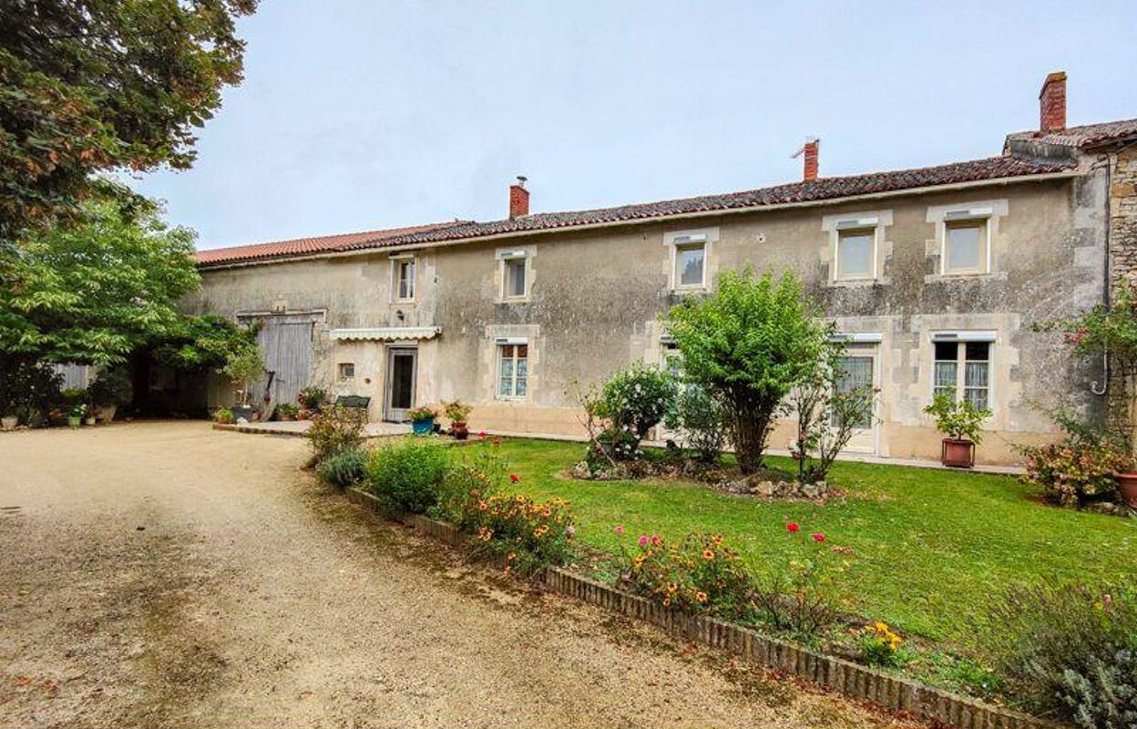 maison 7 pièces 241 m2 à vendre à Sauzé-Vaussais (79190)