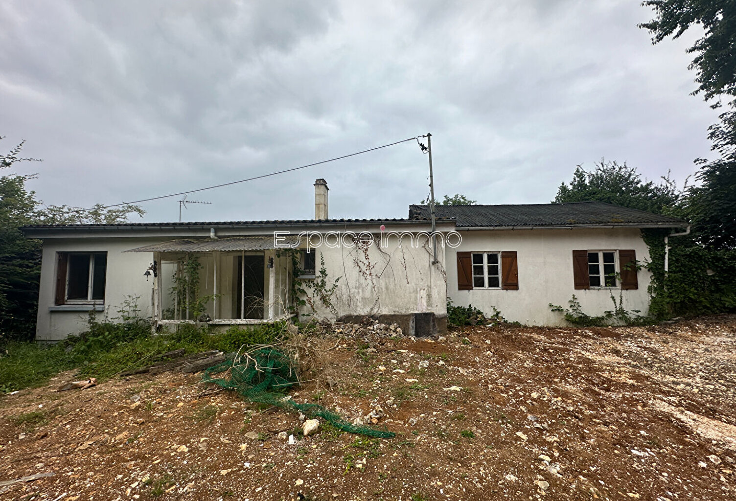 Plain pied à rénover entièrement avec jardin - Le Houlme - 107 m² — photo 1