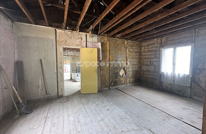 Plain pied à rénover entièrement avec jardin - Le Houlme - 107 m² — photo 2