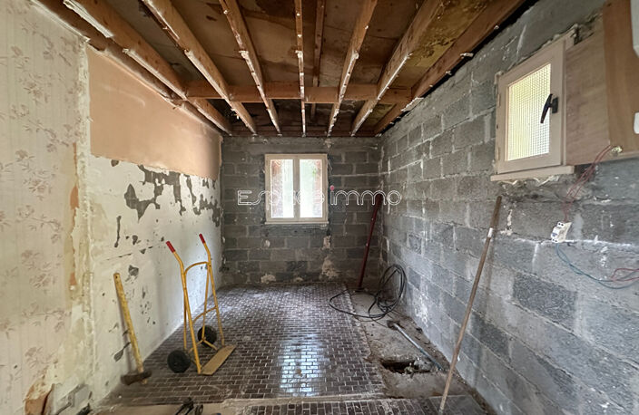 Plain pied à rénover entièrement avec jardin - Le Houlme - 107 m² — photo 3