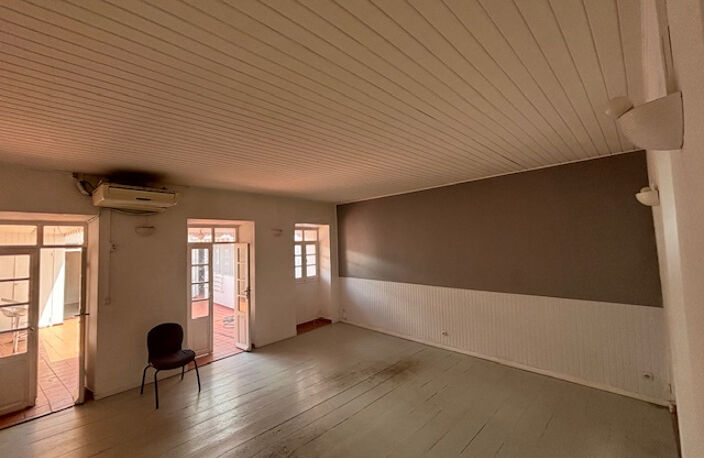 À Basse-Terre, vaste  appartement à louer avec terrasse  6 p — photo 2