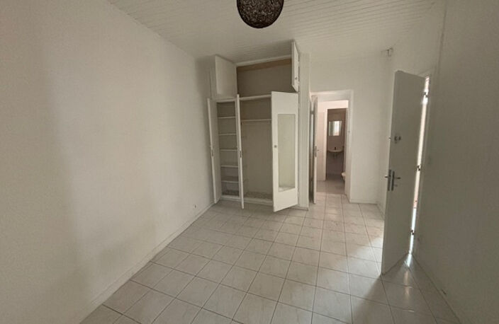 À Basse-Terre, vaste  appartement à louer avec terrasse  6 p — photo 3