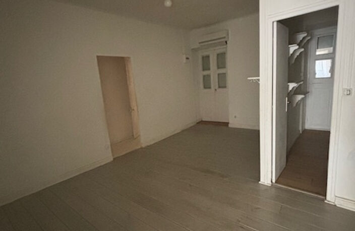 À Basse-Terre, vaste  appartement à louer avec terrasse  6 p — photo 4