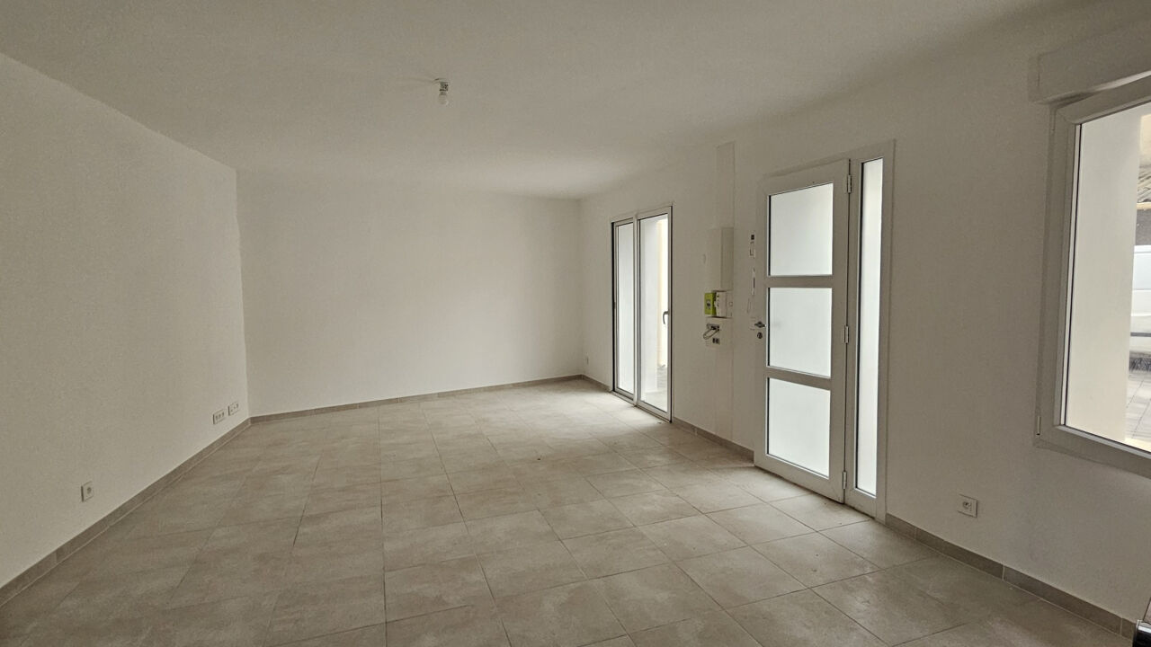 appartement 3 pièces 75 m2 à louer à Redessan (30129)