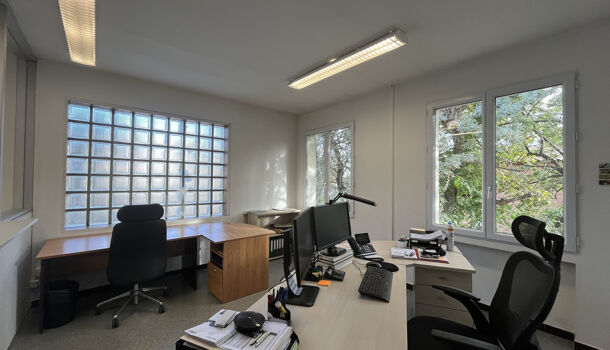 Bureau 3 pièces  à louer Aubagne 13400
