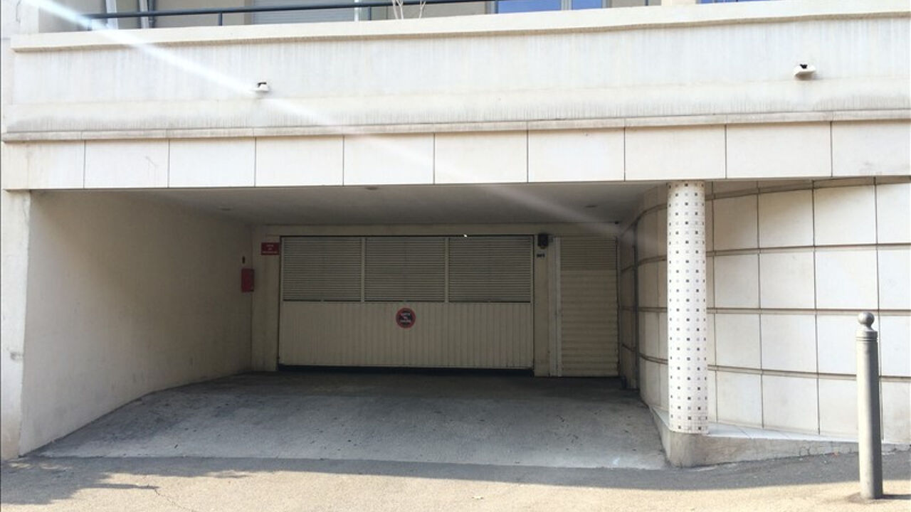 garage  pièces 15 m2 à louer à Marseille 8 (13008)