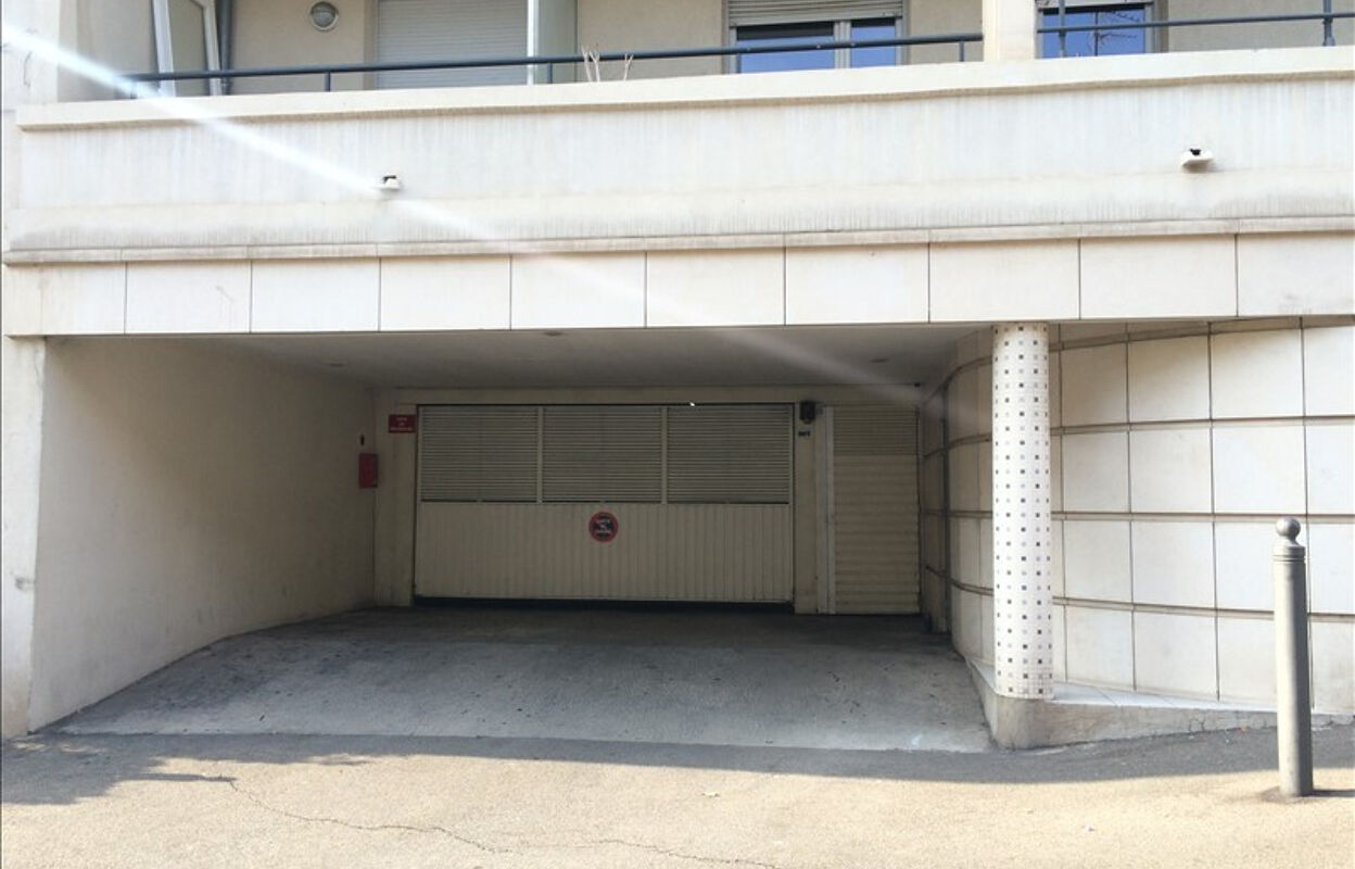 garage  pièces 15 m2 à louer à Marseille 8 (13008)