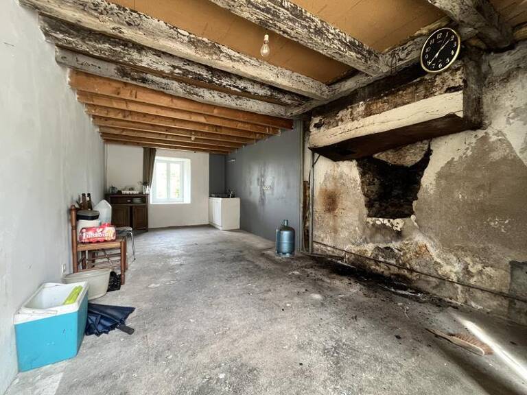 Maison en pierre de 2 pièces principales — photo 1