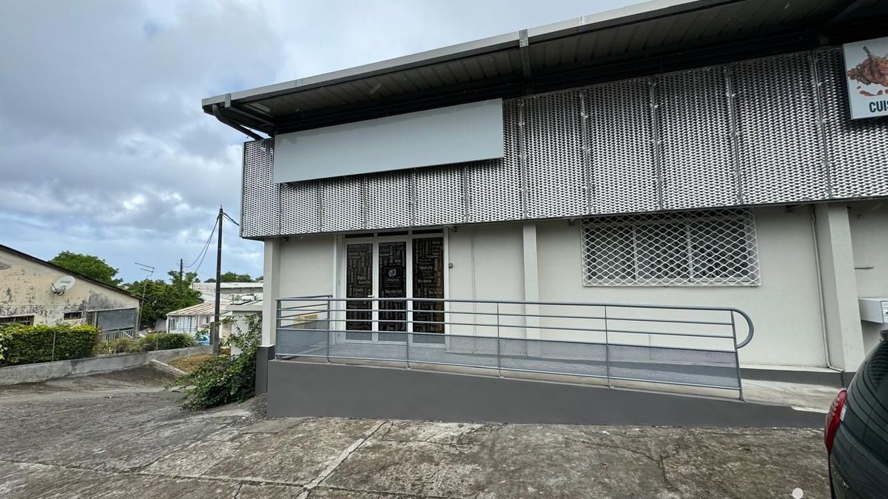 bureau  pièces 140 m2 à louer à Basse-Terre (97100)