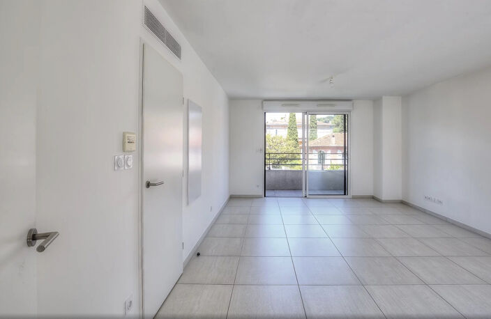 CANNES CENTRAL PENTHOUSE T3 DE 70M2  TERRASSE SUD 43M2 GARAG — photo 2