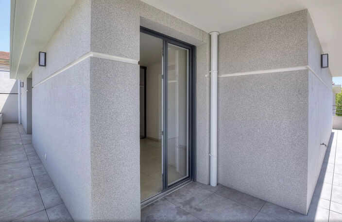 CANNES CENTRAL PENTHOUSE T3 DE 70M2  TERRASSE SUD 43M2 GARAG — photo 3