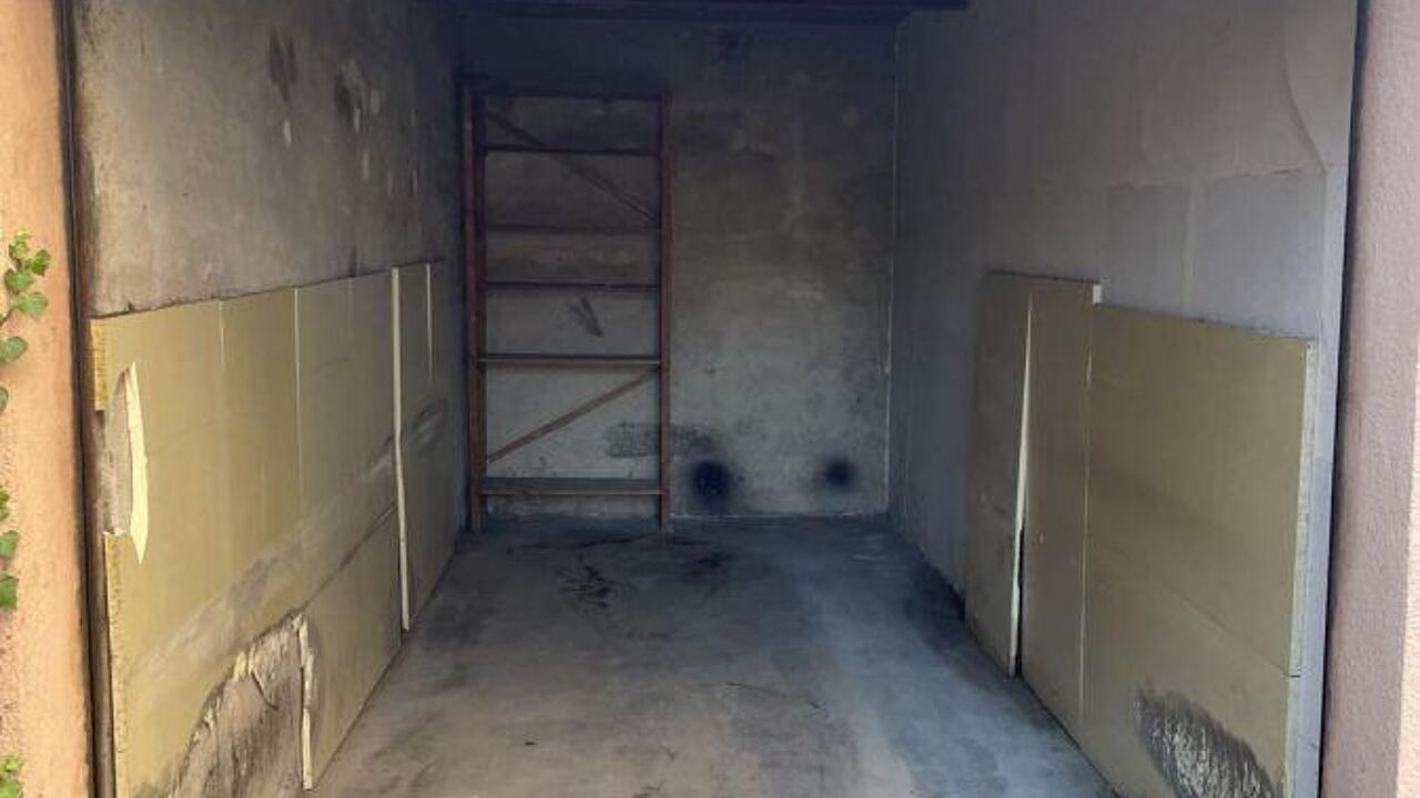 garage  pièces 12 m2 à louer à Nîmes (30000)