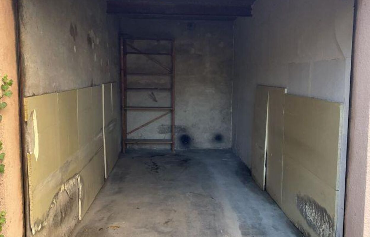 garage  pièces 12 m2 à louer à Nîmes (30000)