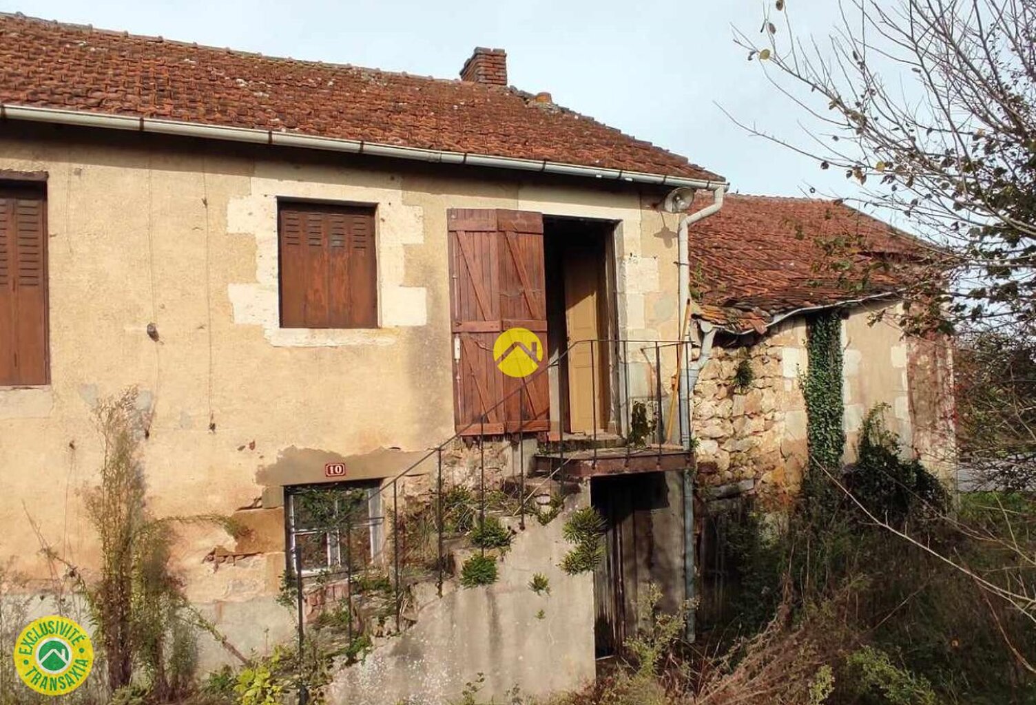 maison à restaurer + pré  — photo 1