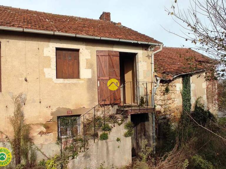 maison à restaurer + pré  — photo 1