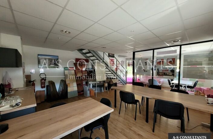 BUREAUX à louer — photo 2